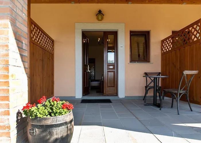 Gold Istra בית הארחה 3*