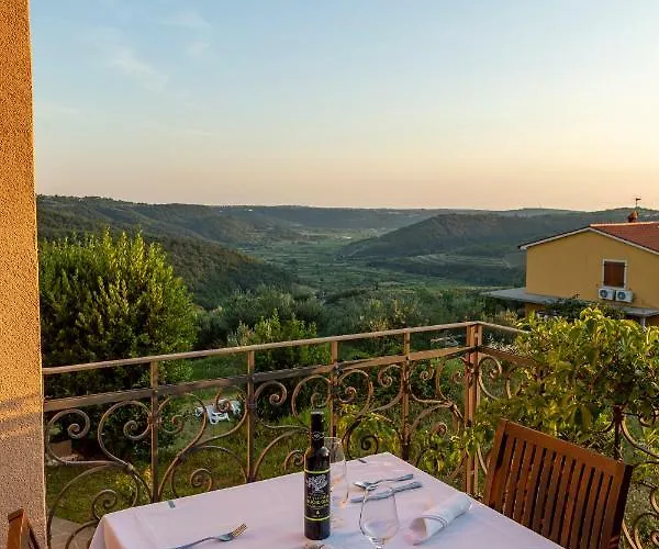 Gold Istra בית הארחה 3*